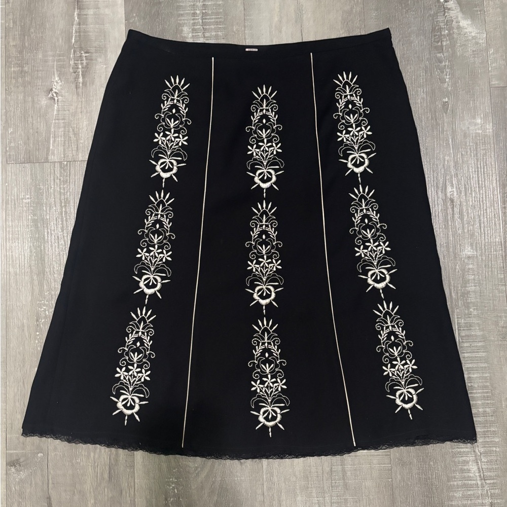 LOFT Black A-Line Skirt with White Embroidered Floral Panels Size 8 Petite
